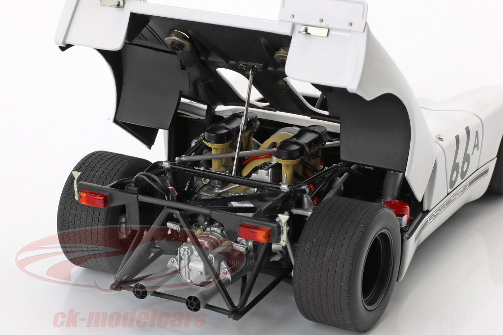 AUTOart 1:18 Porsche 908/02 Gulf Steve McQueen Holtville 1970