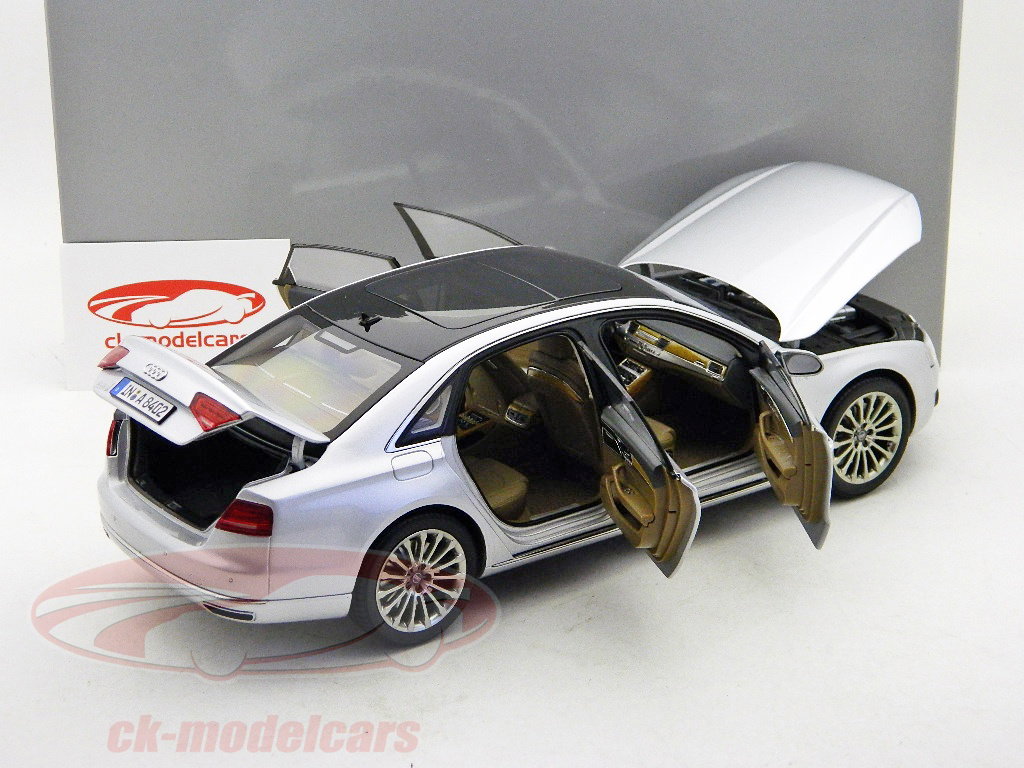 Kyosho 1:18 Audi A8 L W12 ice silver 501.10.081.15 model car