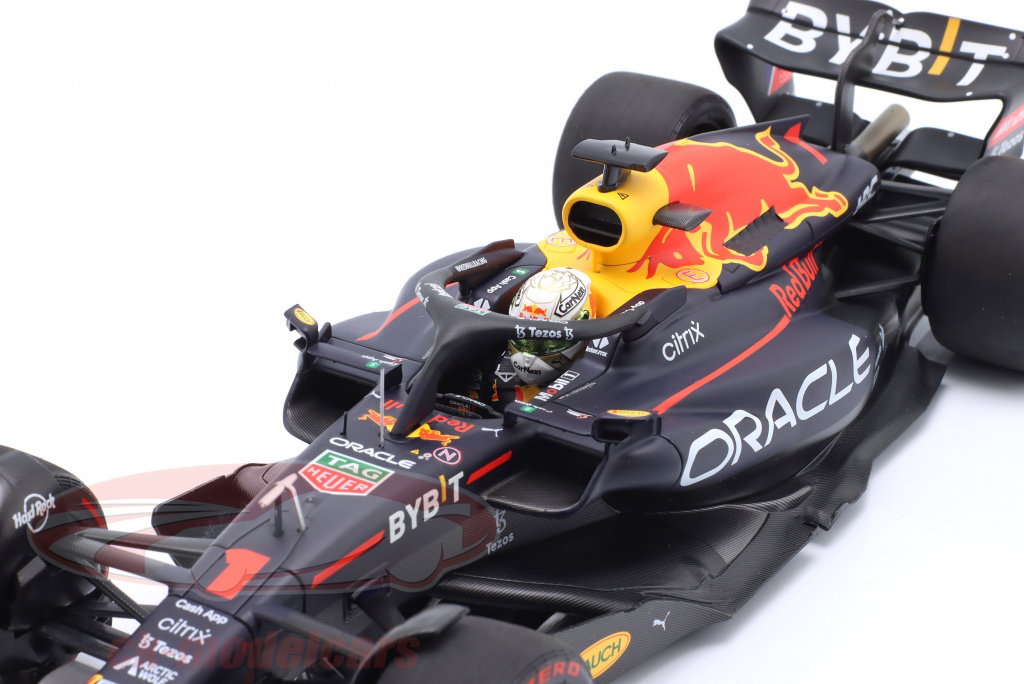 Minichamps 1:18 Max Verstappen Red Bull RB18 #1 勝者 ハンガリー GP