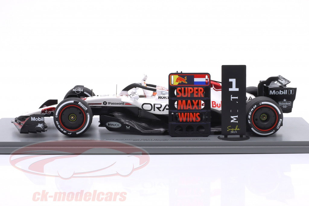 Spark 1:18 Max Verstappen Red Bull RB21 #1 勝者 日本 GP 式 1 2025