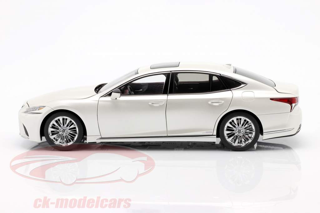 AUTOart 1:18 Lexus LS 500h year 2018 sonic white metallic 78866
