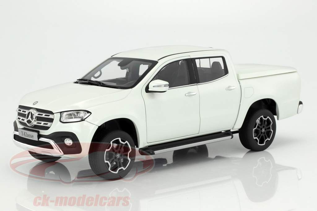 Mercedes-Benz and Norev with the X-class in 1:18