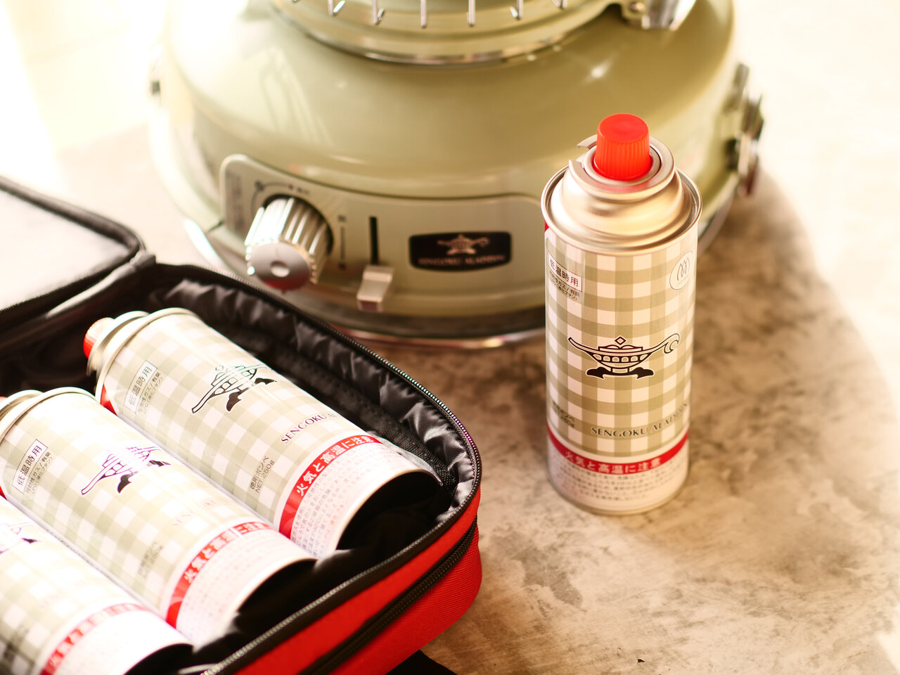 ちょこっと使いにちょうどいい、ポータブル ガス ストーブ - ＆Aladdin