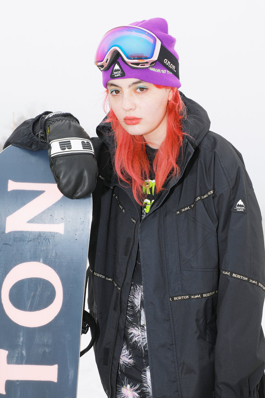 X-girl × BURTONのスノーボードウェアがおしゃれ♡タウンユースでも