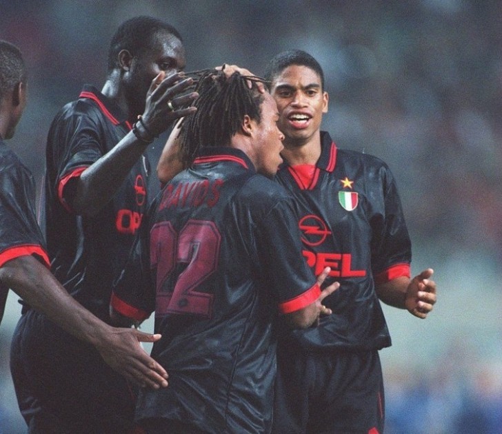 Baggio Official AC Milan Signed Shirt, 1996/97 - CharityStars