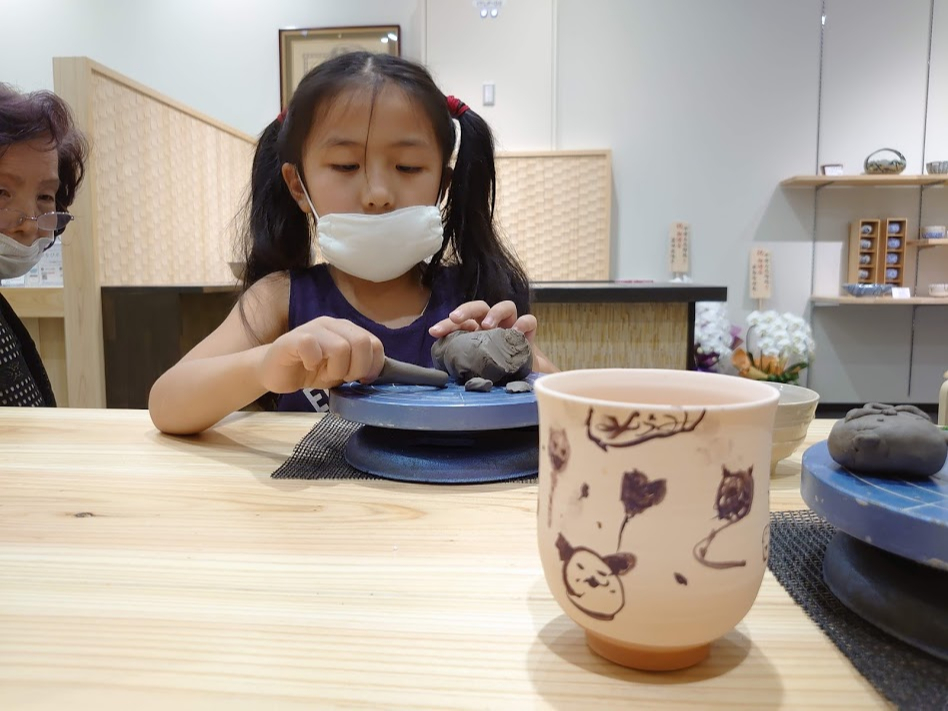 土とふれあいながら陶器が作れるはんなりお得コース：手びねり+ろくろ