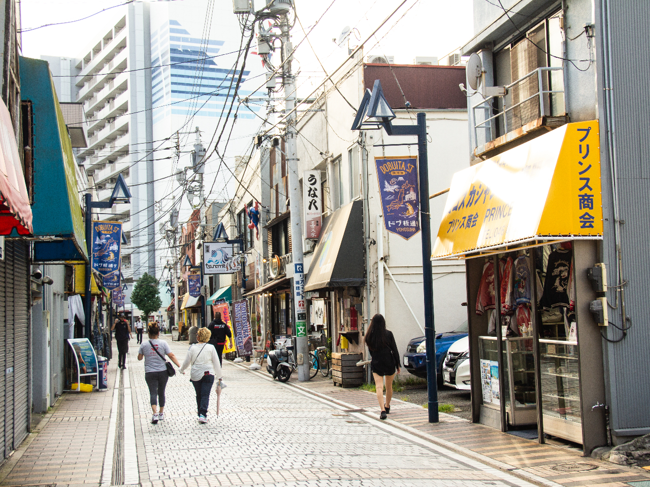 横須賀×町巡り】◇スカジャンと横須賀の歴史と文化を学ぶ「ドブ板通り