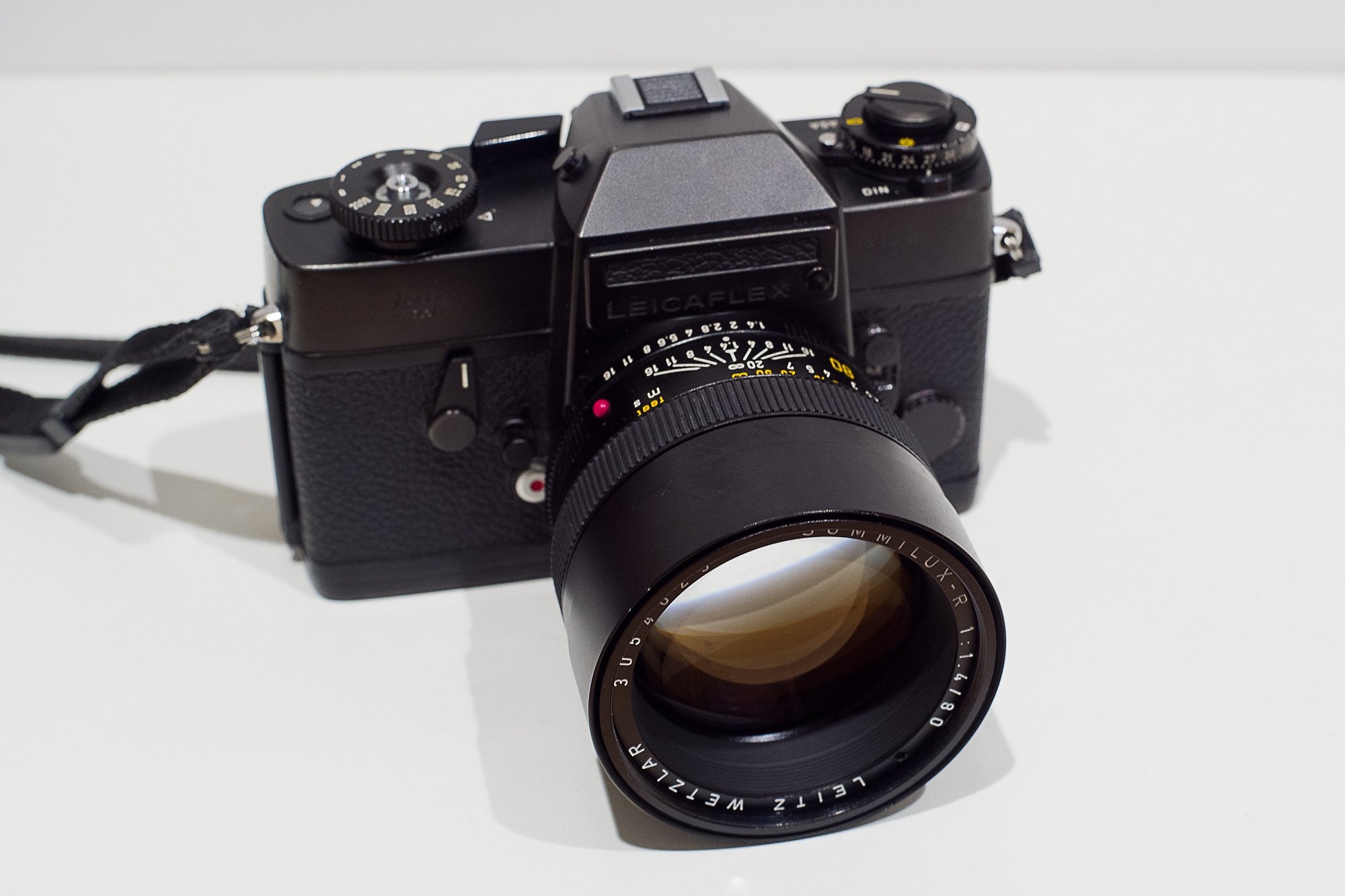 Lomopedia: Leicaflex SL2 · Lomography