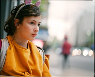 レンズ: Mamiya Sekor Z 110mm f/2.8 · Lomography