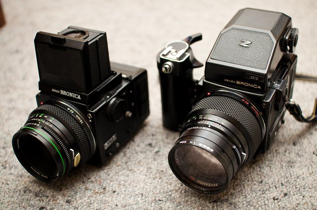 Lomopedia: Zenza Bronica ETR-Si · Lomography