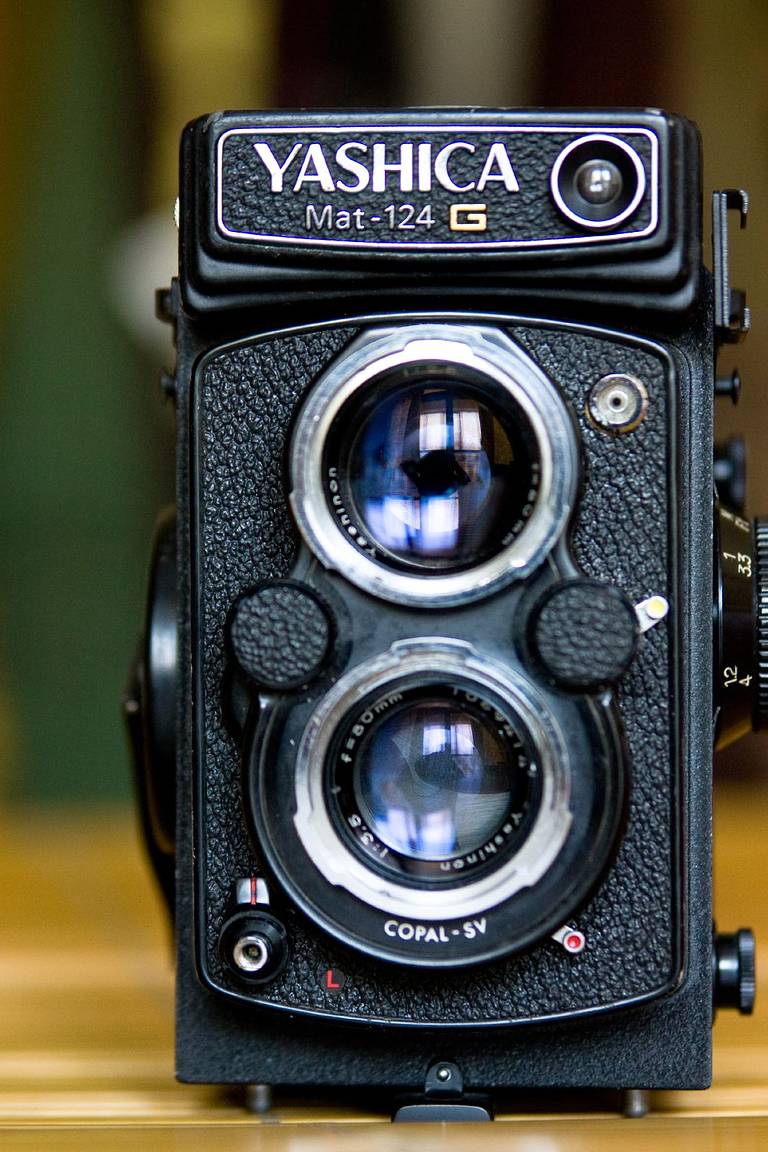 Yashica Mat 124G: A Twin-Lens Classic · Lomography