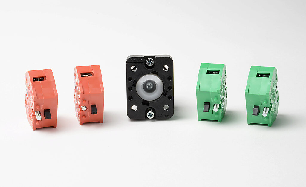 Selector Switch: spring return to center, 22mm, 3-pos, knob