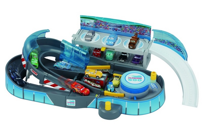 タカラトミーが究極のマックィーンなど、『カーズ/クロスロード』関連