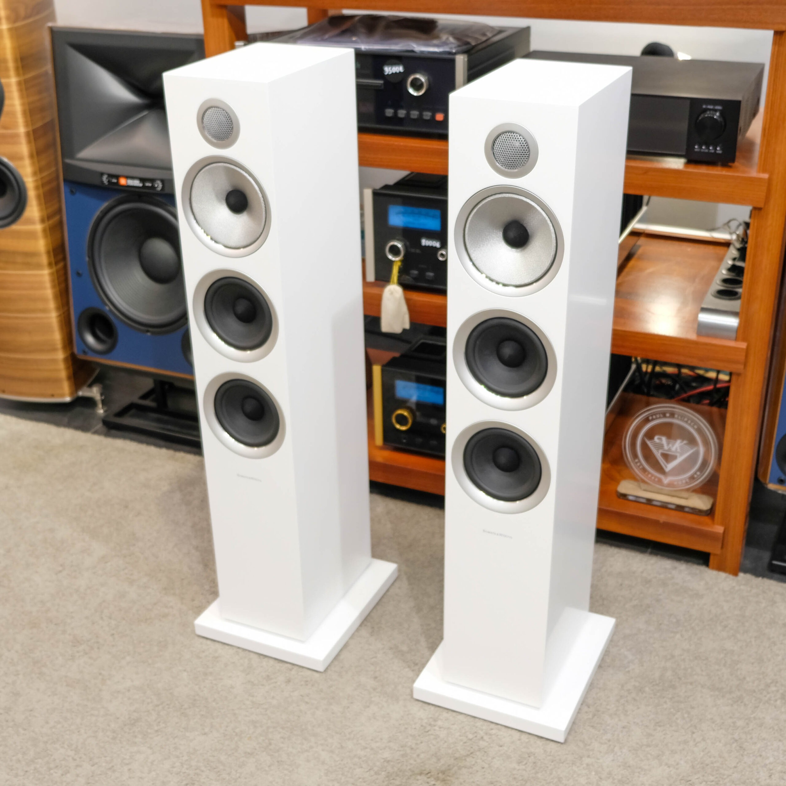 B&W 704 S2 - Audio construction | Hi-Fi Online Sales: Amplifiers