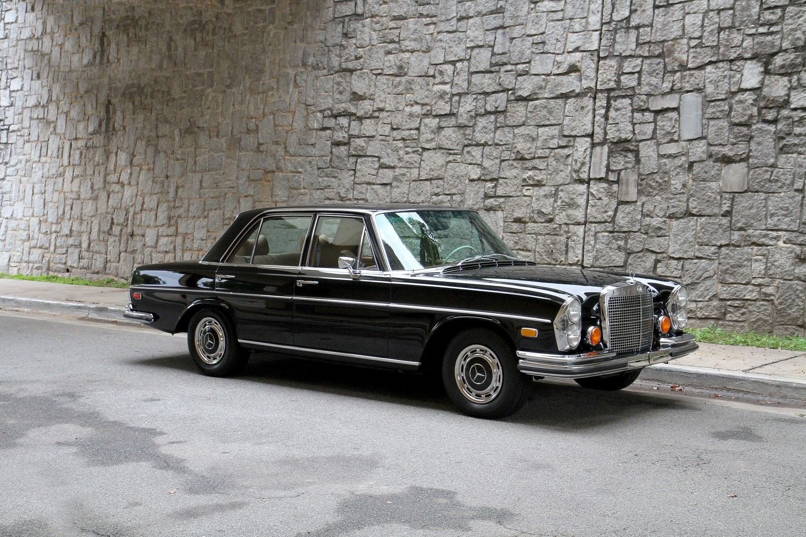 1973 Mercedes-Benz 280SE | Motorcar Studio