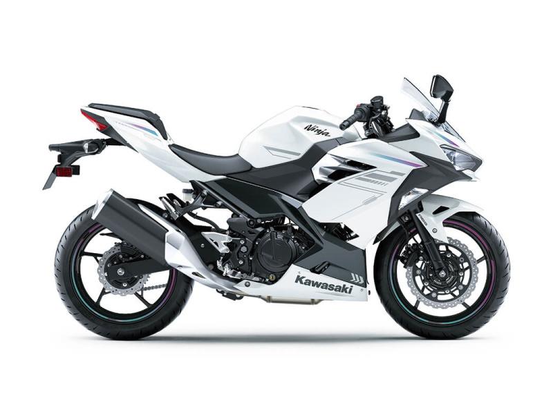 2023 Kawasaki Ninja® 400 ABS Pearl Blizzard White/Metallic Carbon