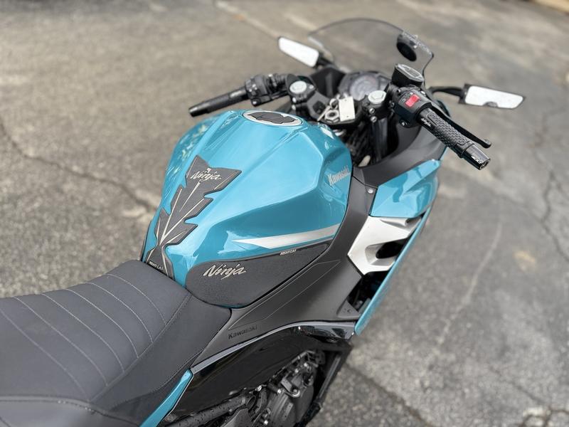 2021 Kawasaki Ninja® 400 ABS Pearl Nightshade Teal/Metallic Spark