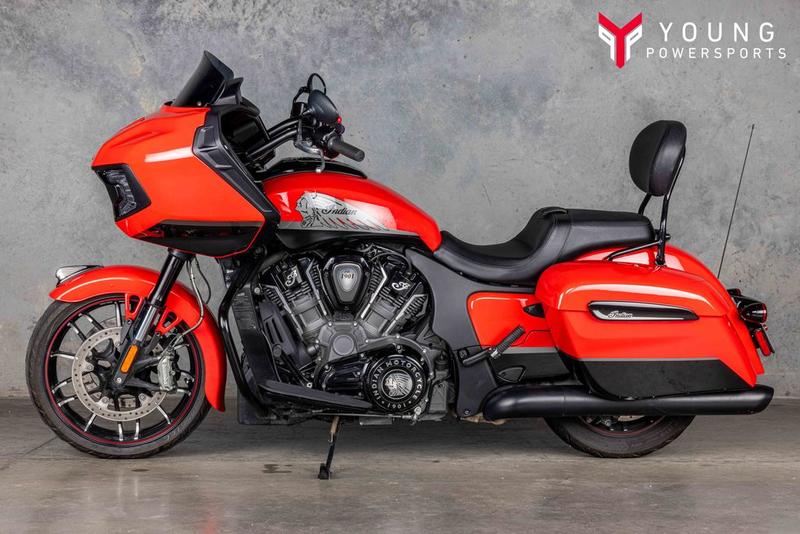 2022 Indian Motorcycle® Challenger® Dark Horse® Indy Red/Black