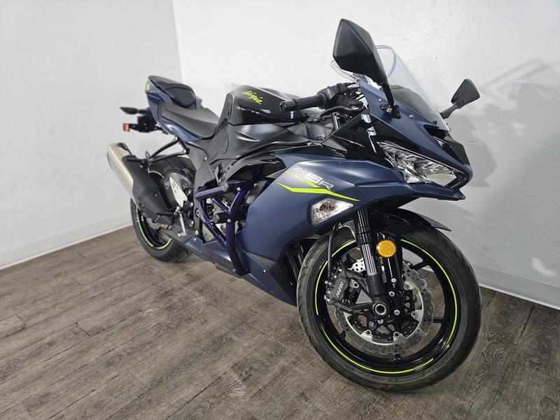 2023 Kawasaki Ninja® ZX™-6R Metallic Matte Twilight Blue/Metallic