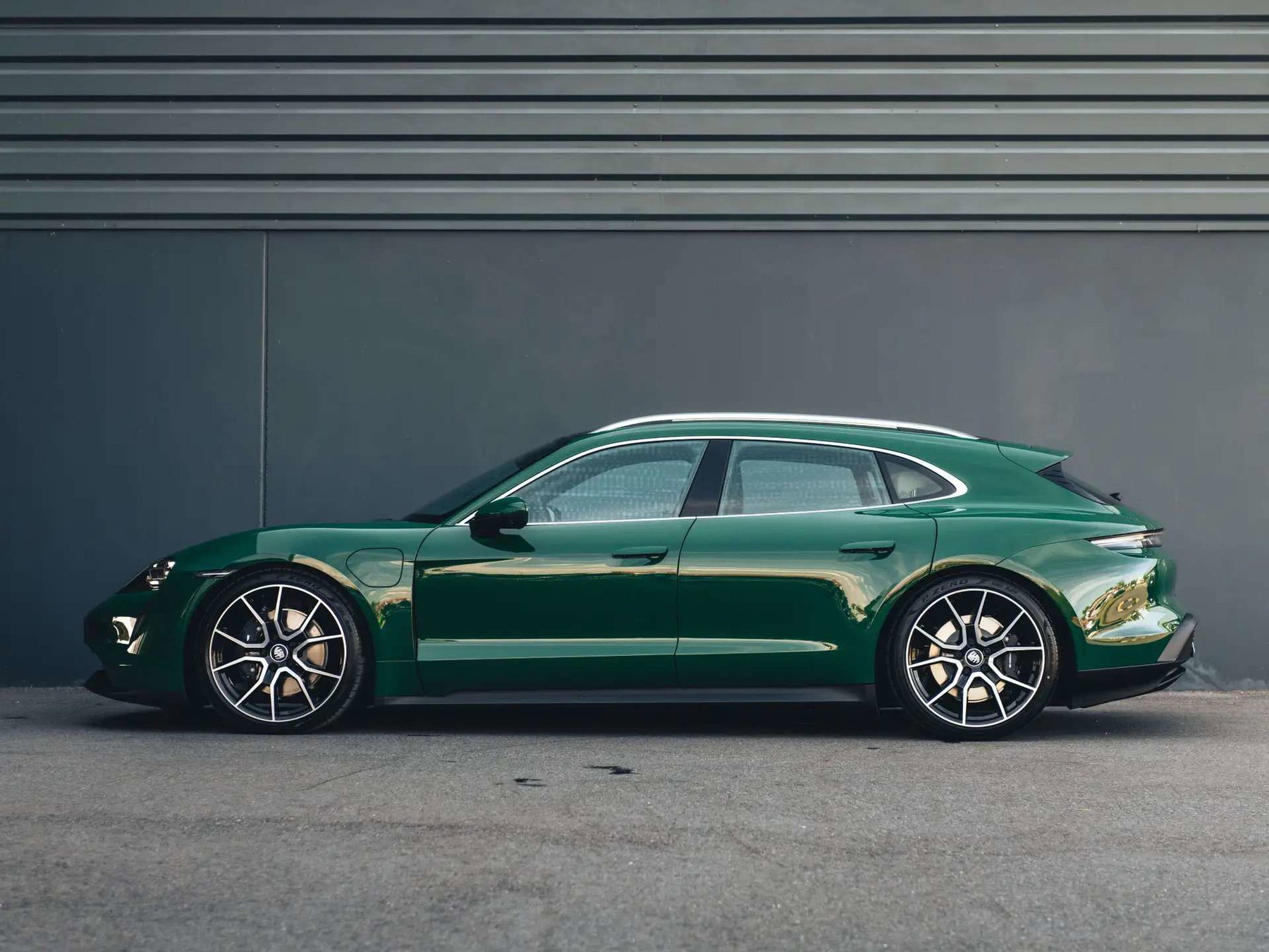 Porsche Taycan Sport Turismo 2023 - elferspot.com - Marketplace