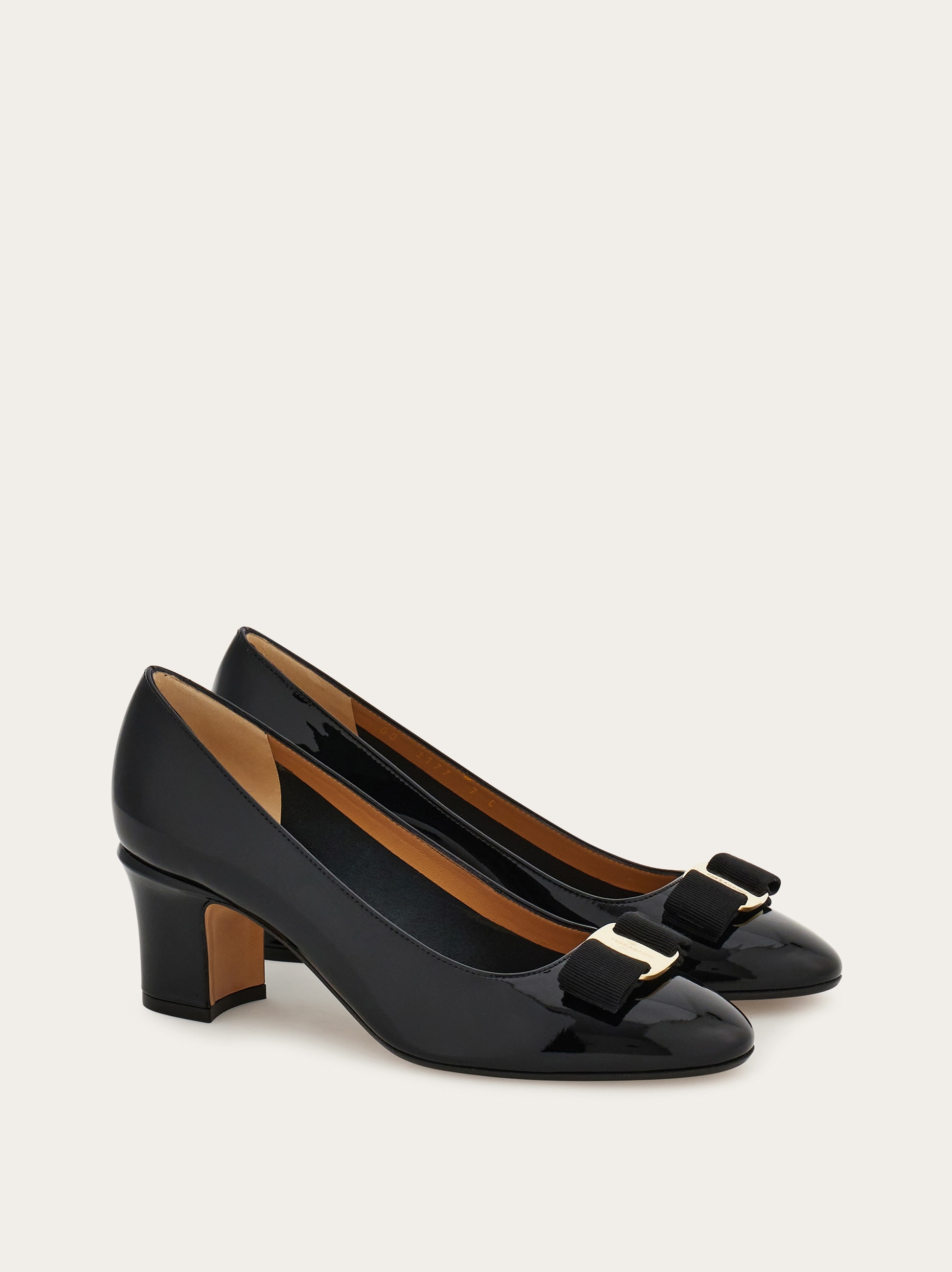 ヴァラ リボン パンプス - ウィメンズ | Ferragamo