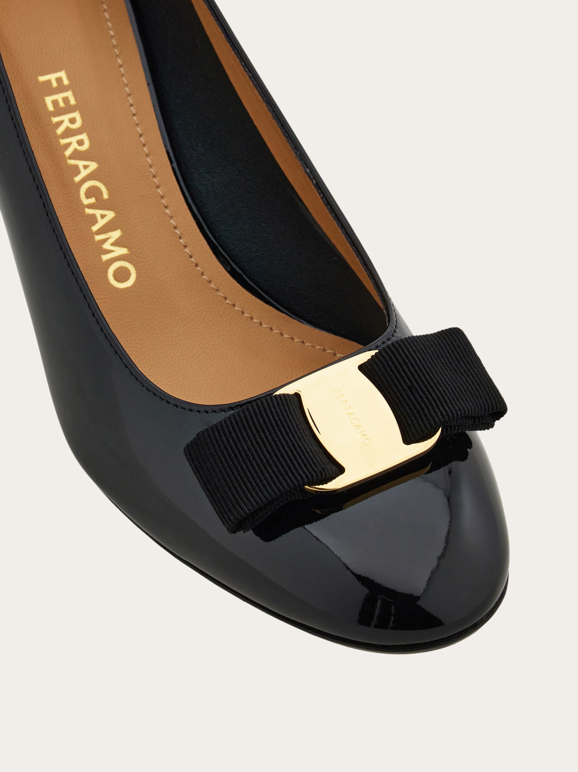 ヴァラ リボン パンプス - ウィメンズ | Ferragamo