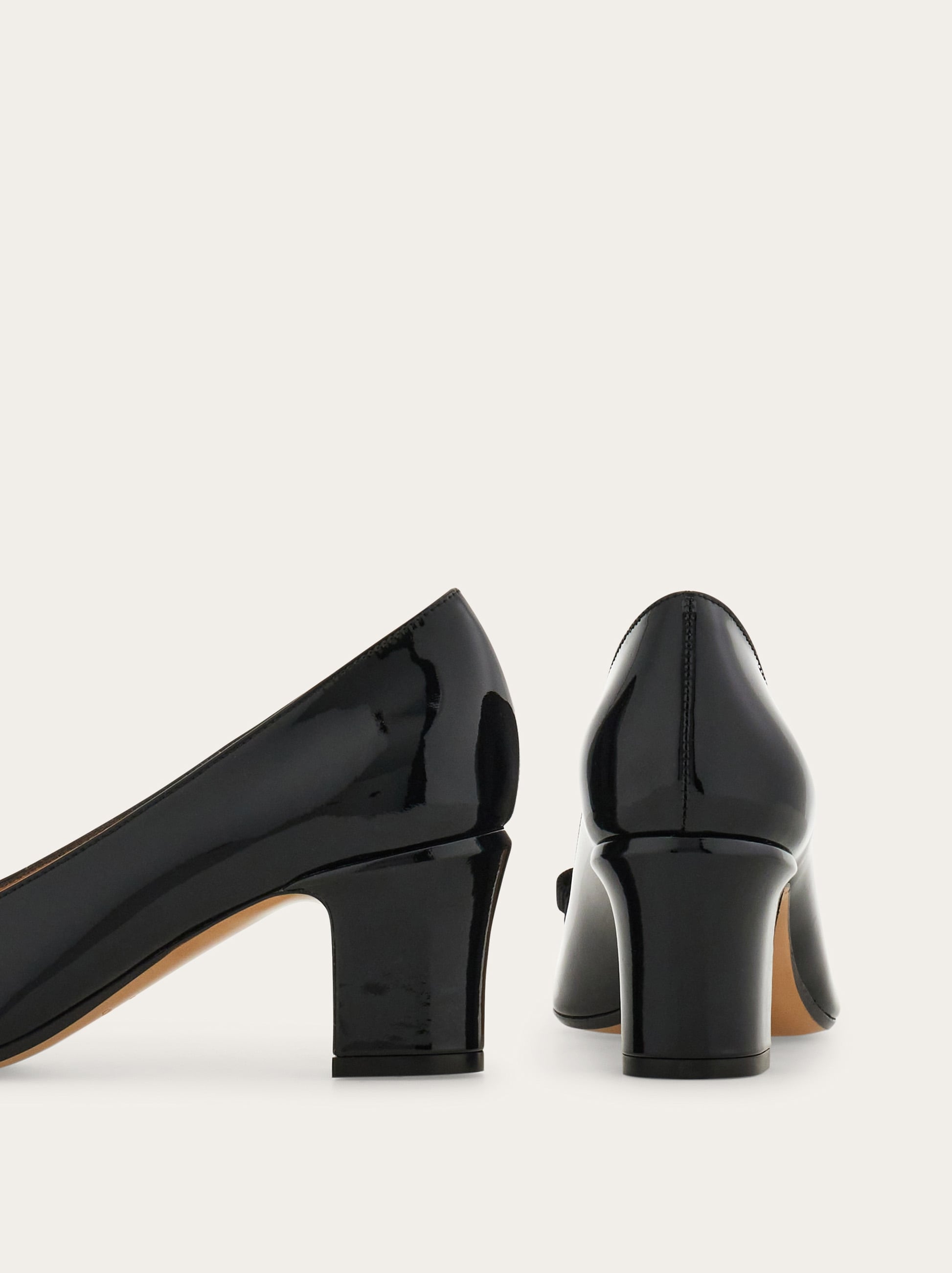 ヴァラ リボン パンプス - ウィメンズ | Ferragamo