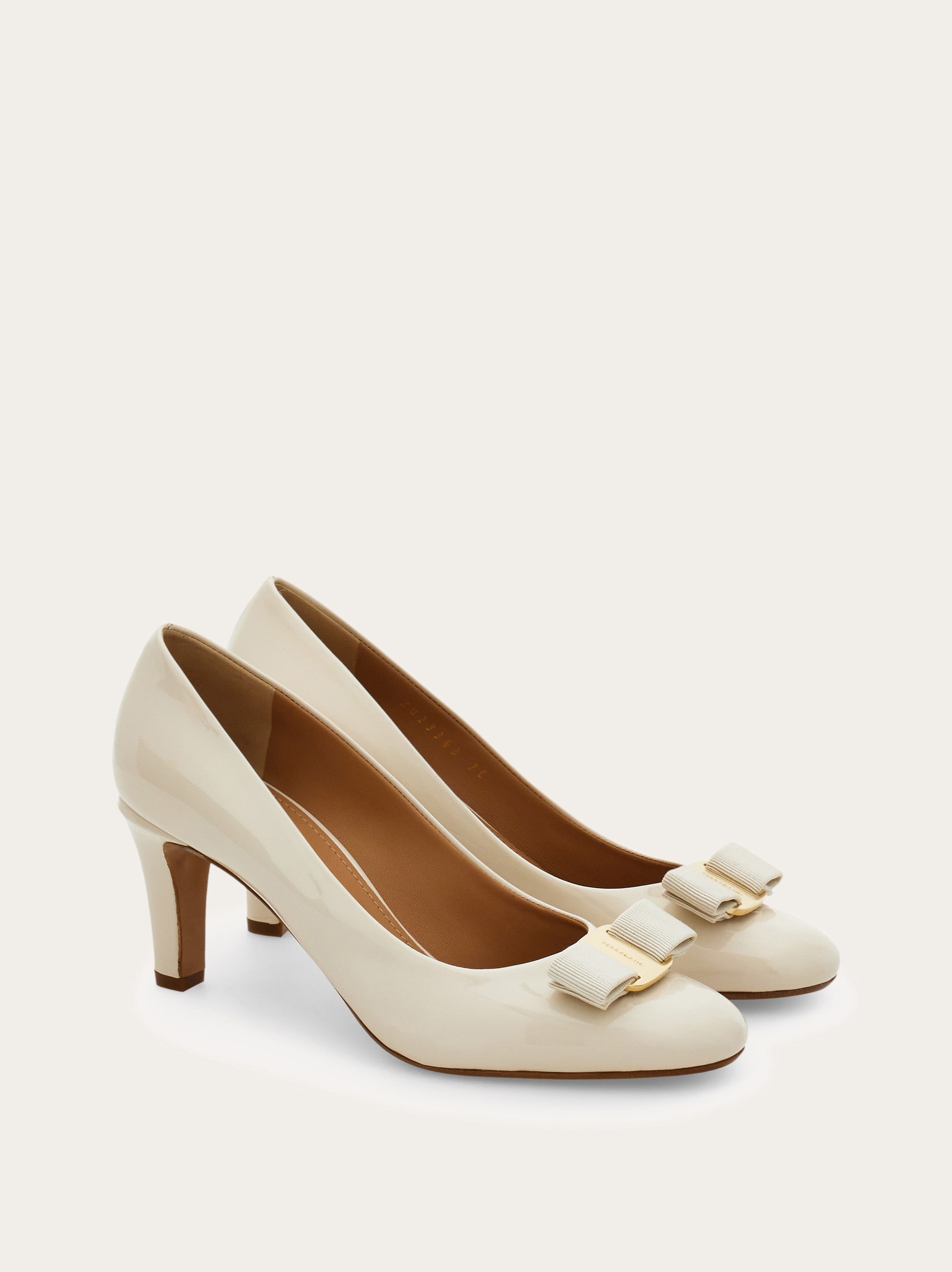 ヴァラ リボン パンプス - ウィメンズ | Ferragamo