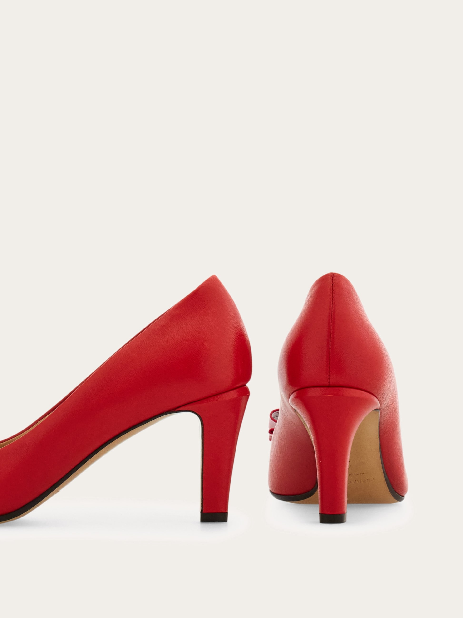 ヴァラ リボン パンプス - ウィメンズ | Ferragamo