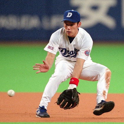 内野守備練習で効果のある特別なグラブとは？／元中日・井端弘和に聞く