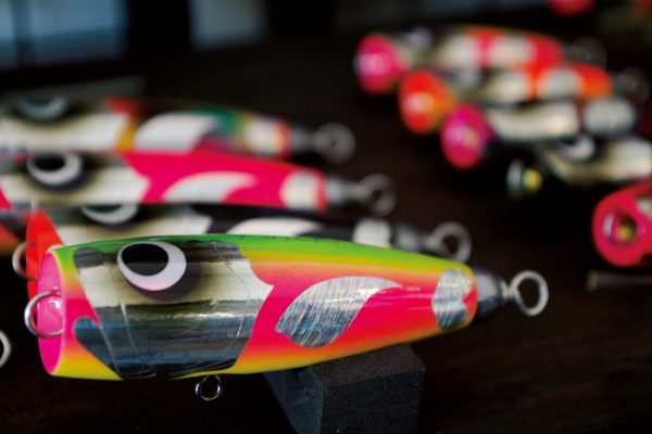 GTゲームの世界観を象徴する表情豊かなルアーたち「FISHERMAN・鈴木