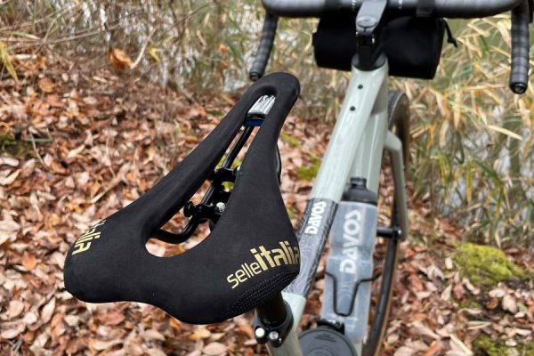 セライタリアコラボサドル「SLR TM SUPERFLOW DAVOS」数量限定で発売