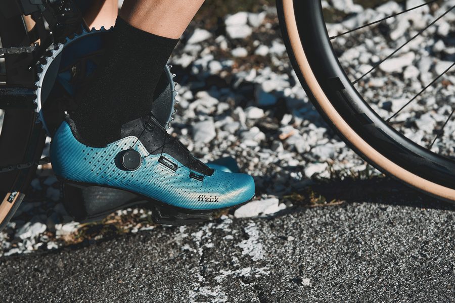 フィジークから「TEMPO DECOS CARBON」が登場、ワイドフィットも選べる