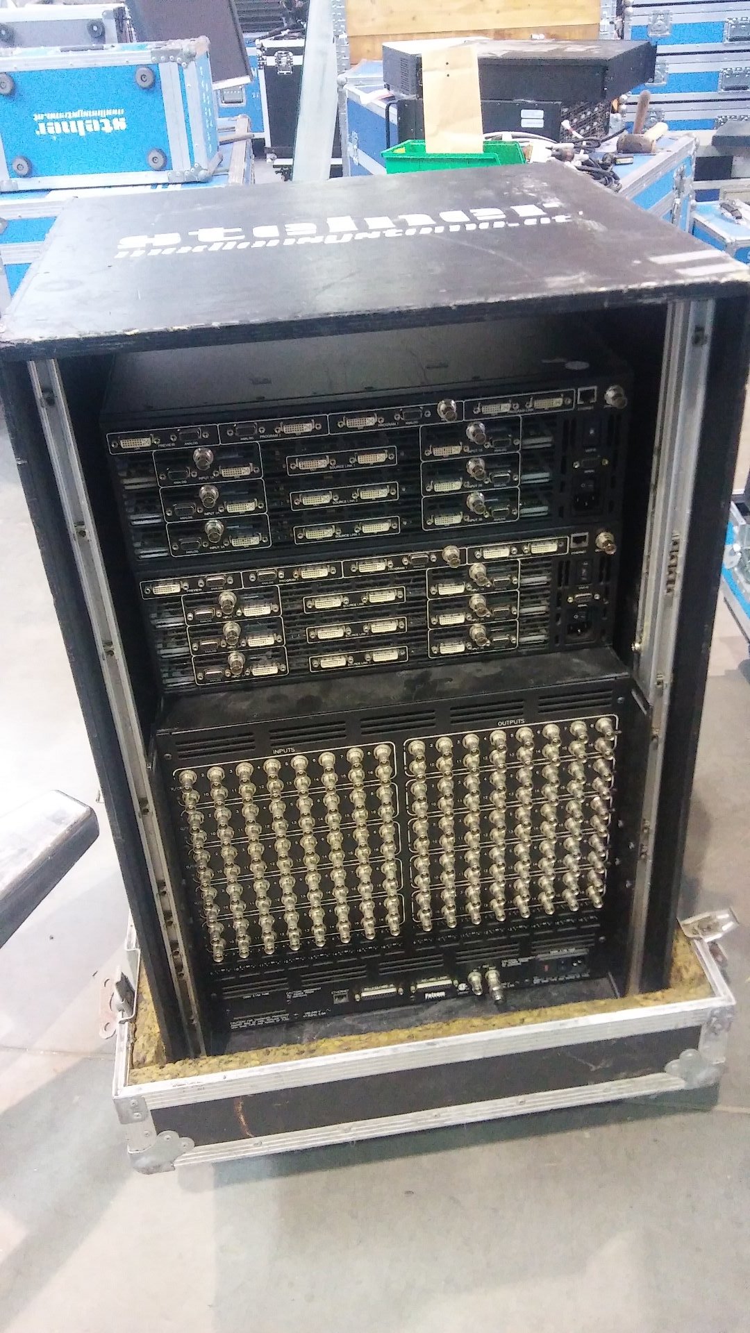 Barco Encore Graphic Switcher 3ME (HD/SDI) + Matrix PRO