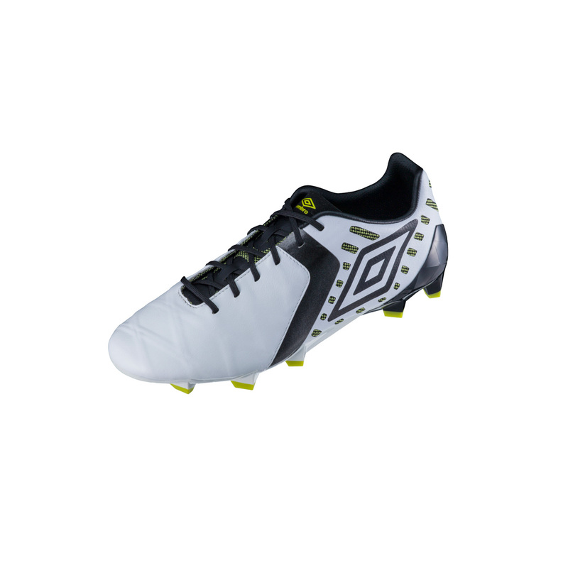 アンブロスパイク「MEDUSAE Ⅱ」に、 Mr.マリック氏とガンバ大阪 藤春