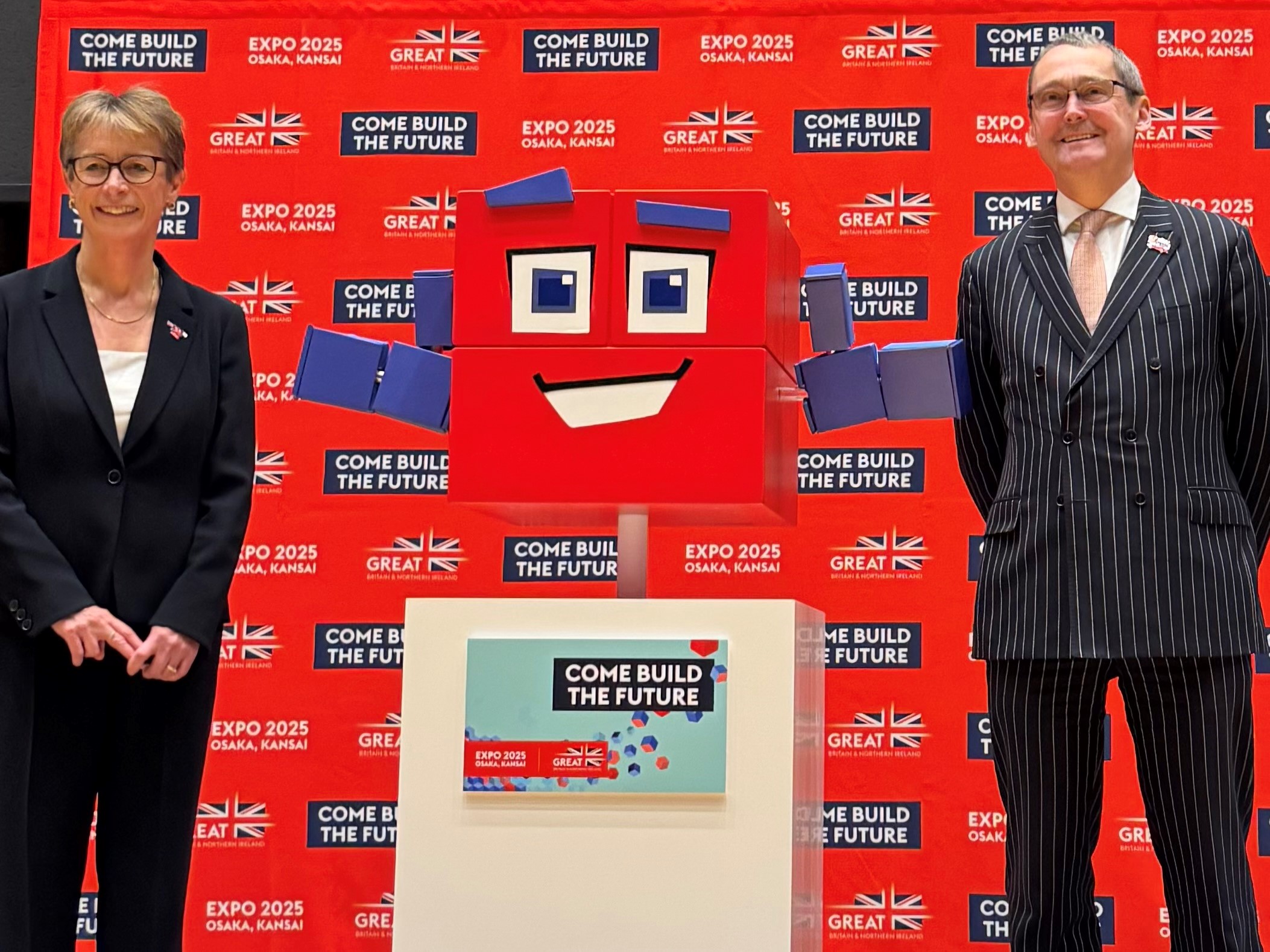 英国政府、2025年大阪・関西万博へ向け 英国パビリオンマスコット「PIX