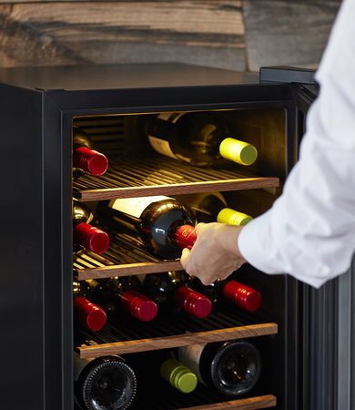 新しいワインセラー「ZERO Advance シリーズ」を発売。ホワイトも