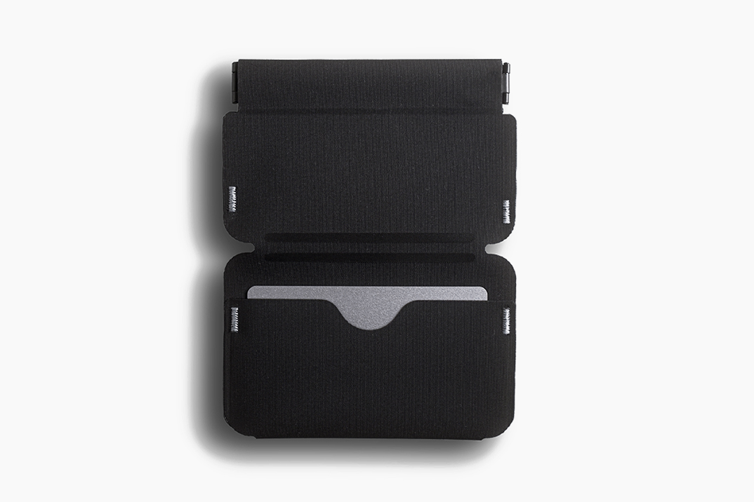 RE:FORM's RE:01 Technical Wallet Has a Built-In Coin Sleeve