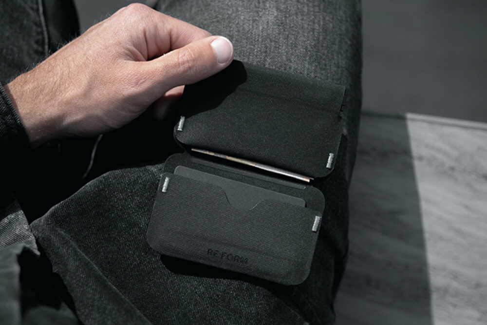 RE:FORM's RE:01 Technical Wallet Has a Built-In Coin Sleeve