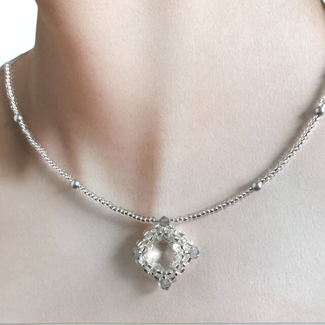 クリスタルガラス スクエア モチーフ 一連ネックレス クリア 透明