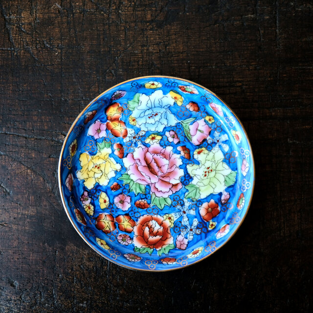 鮮やかな色合い◇五色の牡丹。中国景徳鎮 色絵金彩中皿プレート 器