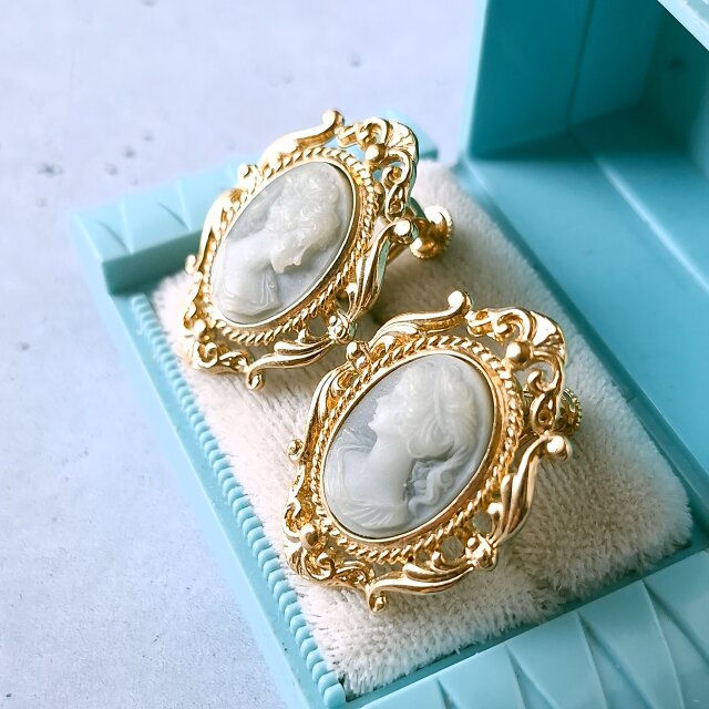 victoran gray cameo ヴィンテージイヤリング | iichi 日々の暮らしを