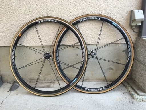 リア：中華カーボン フロント：SHIMANO WH-7701 チューブラー リア