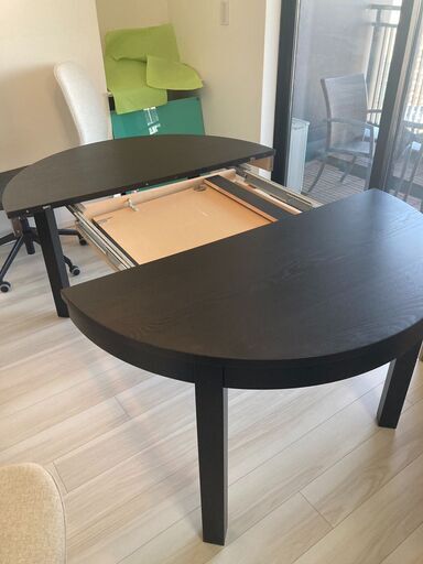 イケアIKEA ダイニングテーブル BJURSTA 丸型ブラック黒 伸長式 (ふる