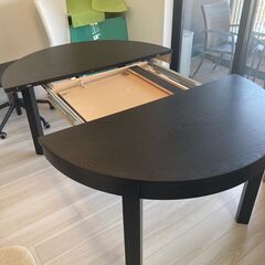 イケアIKEA ダイニングテーブル BJURSTA 丸型ブラック黒 伸長式 (ふる