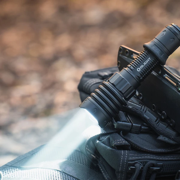 Warrior X 4 USB-C/MCC両対応 2600lm 遠距離 - Olight Japan