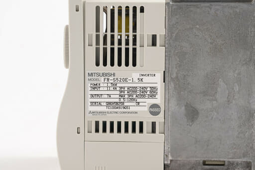 三菱 インバータ FR-S520E-1.5K (通電時間1000h未満) | 保守部品.com