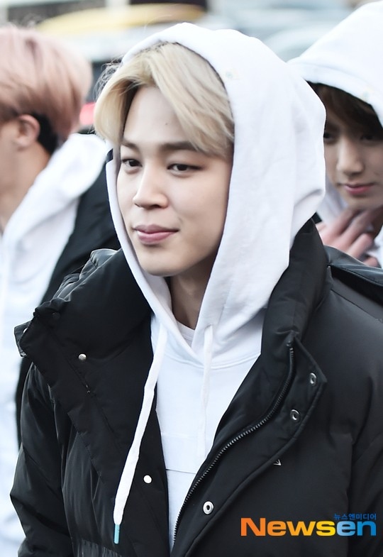 BTS（防弾少年団）、個性光るパーカーファッションに注目…フードを被っ