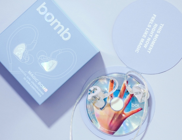 ILLIT、3rdミニアルバム「bomb」最初のコンセプトフォトを公開