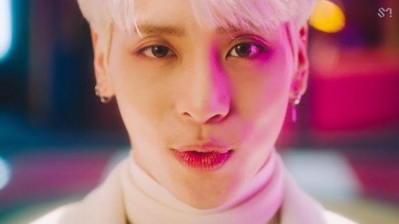 SHINee ジョンヒョンさんの遺作「Shinin'」MV公開…ファンへ残した